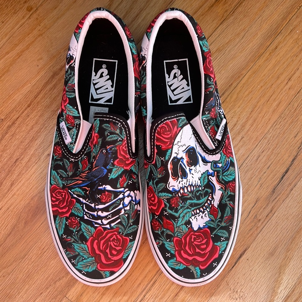 Vans slip ons rose skulls